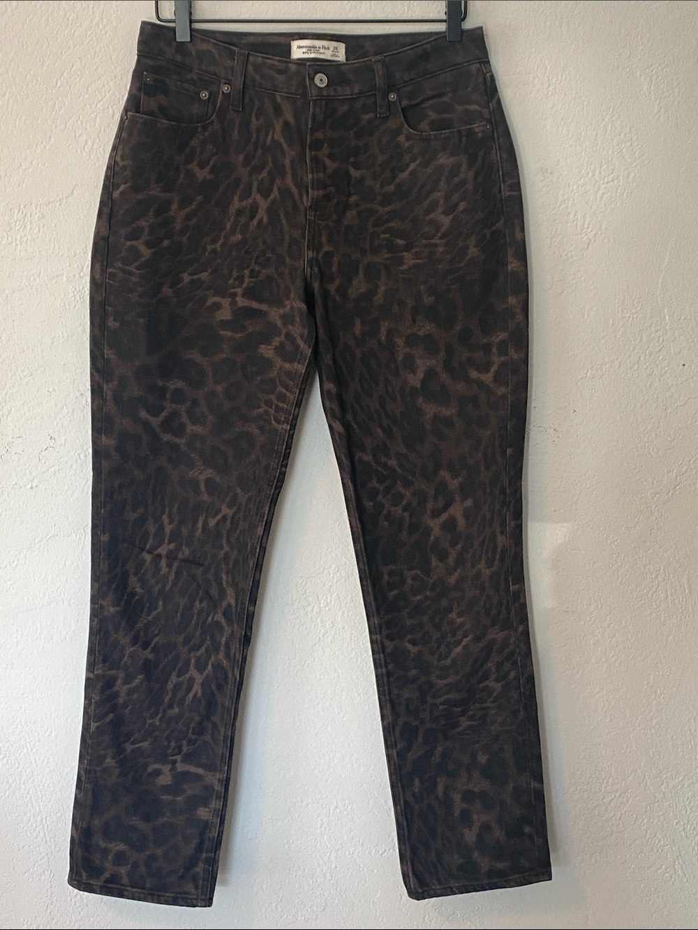 Abercrombie & Fitch Curve Love Mid-Rise 90’s Straight Leg Leopard Jeans